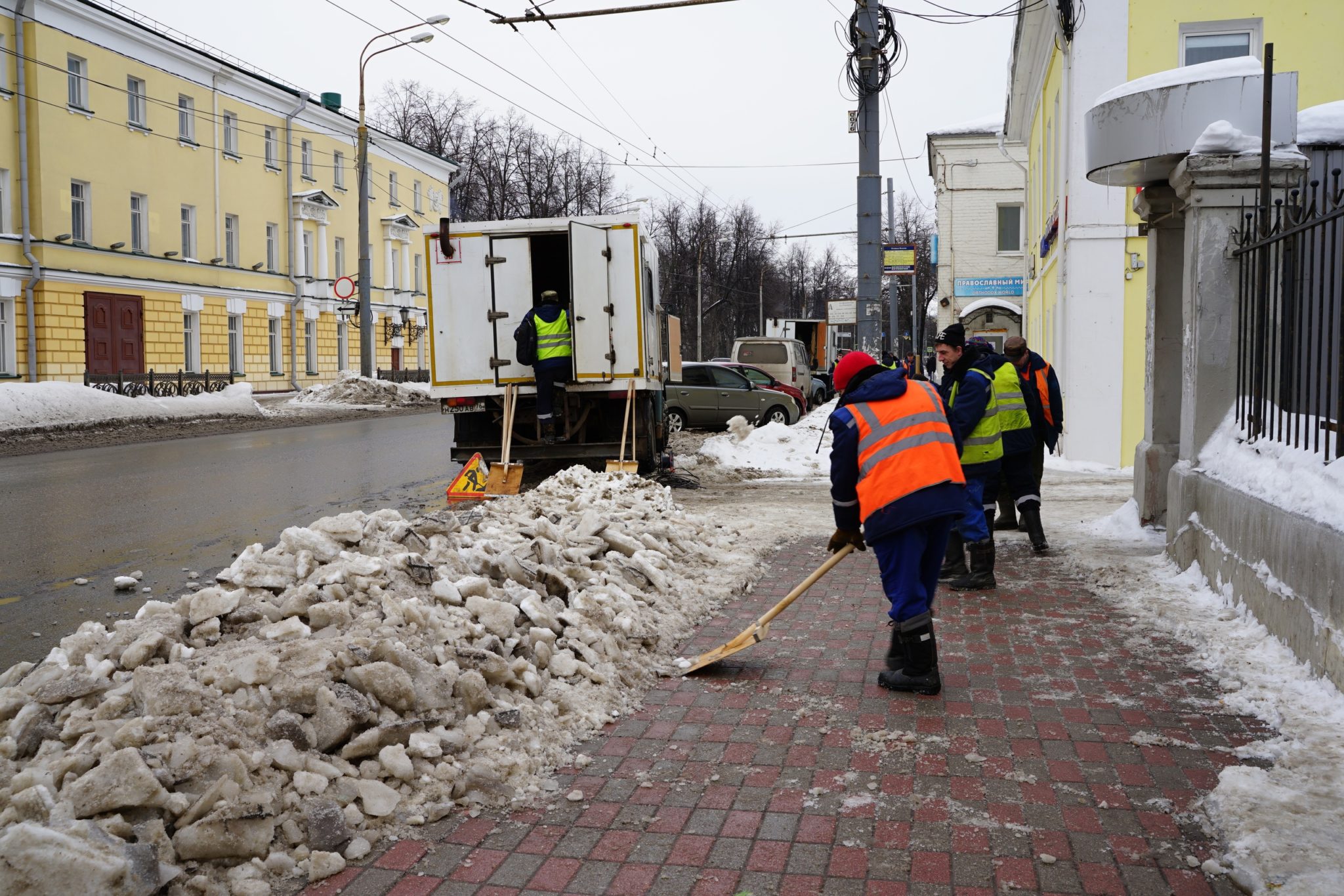 Коммунальщики уборка улиц